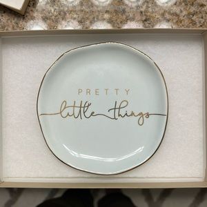 Small trinket catch all dish, 4.5” diameter.